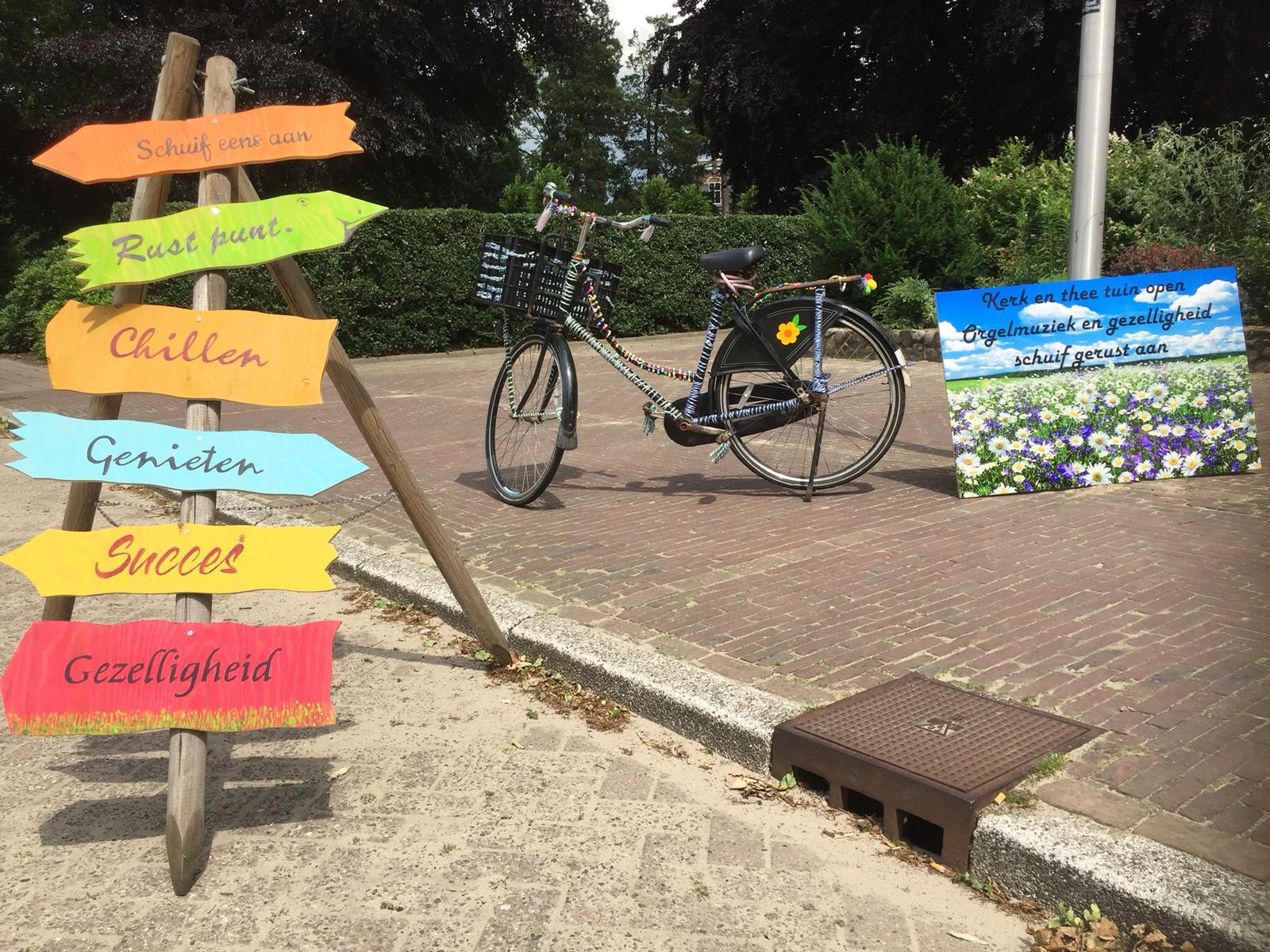 Open kerk en tuin tijdens de zomervakantie 2025