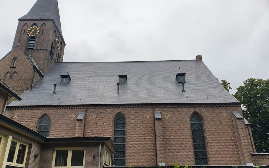 Nieuwe dak St. Josephkerk helemaal klaar