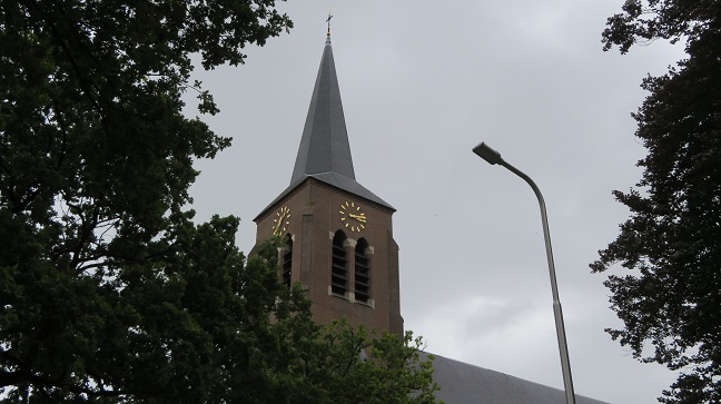 Het uurwerk van de Martinustoren loopt bijna op tijd
