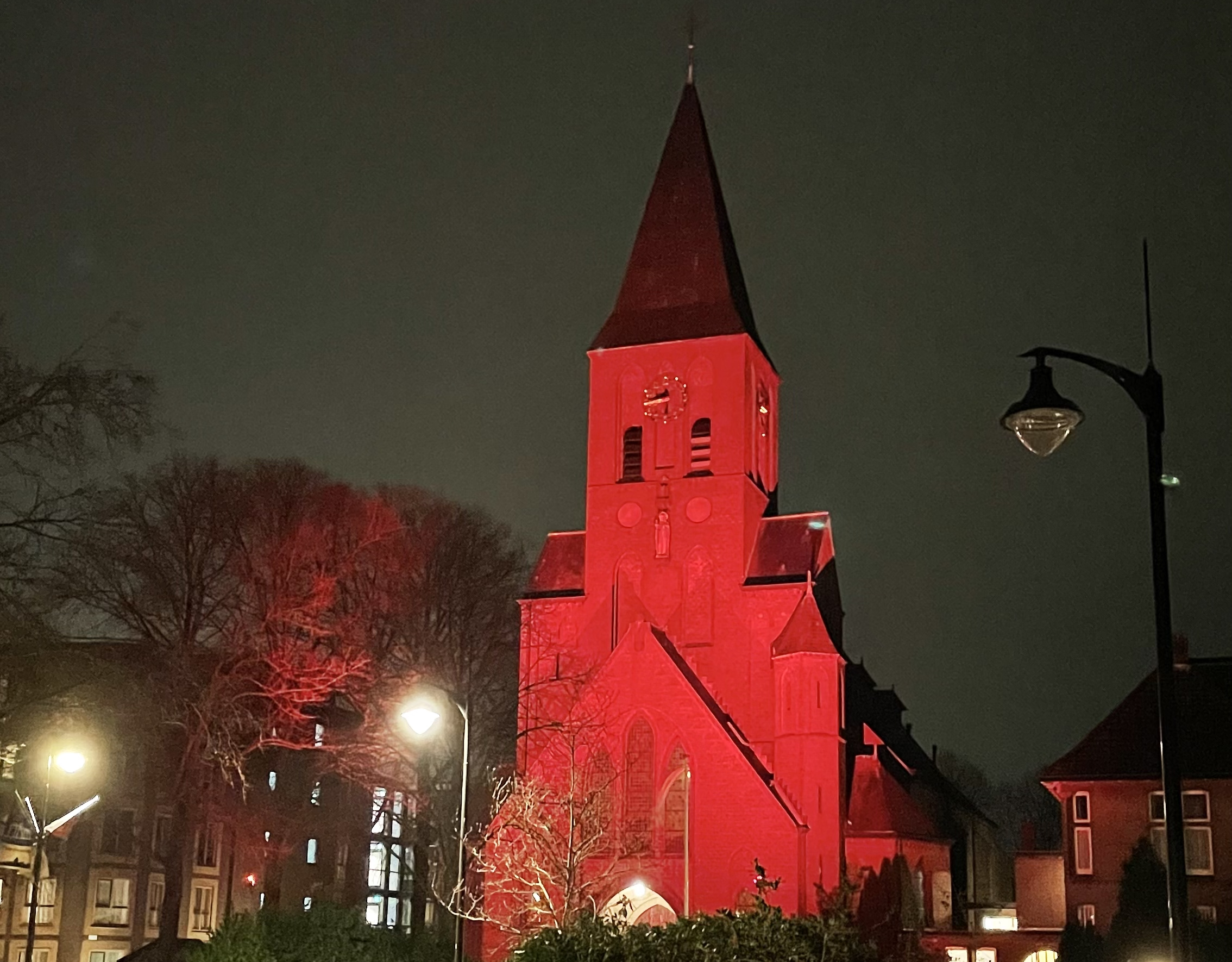 Toren St. Joseph kleurde bloedrood