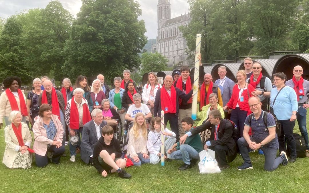 Parochianen samen bij Maria in Lourdes